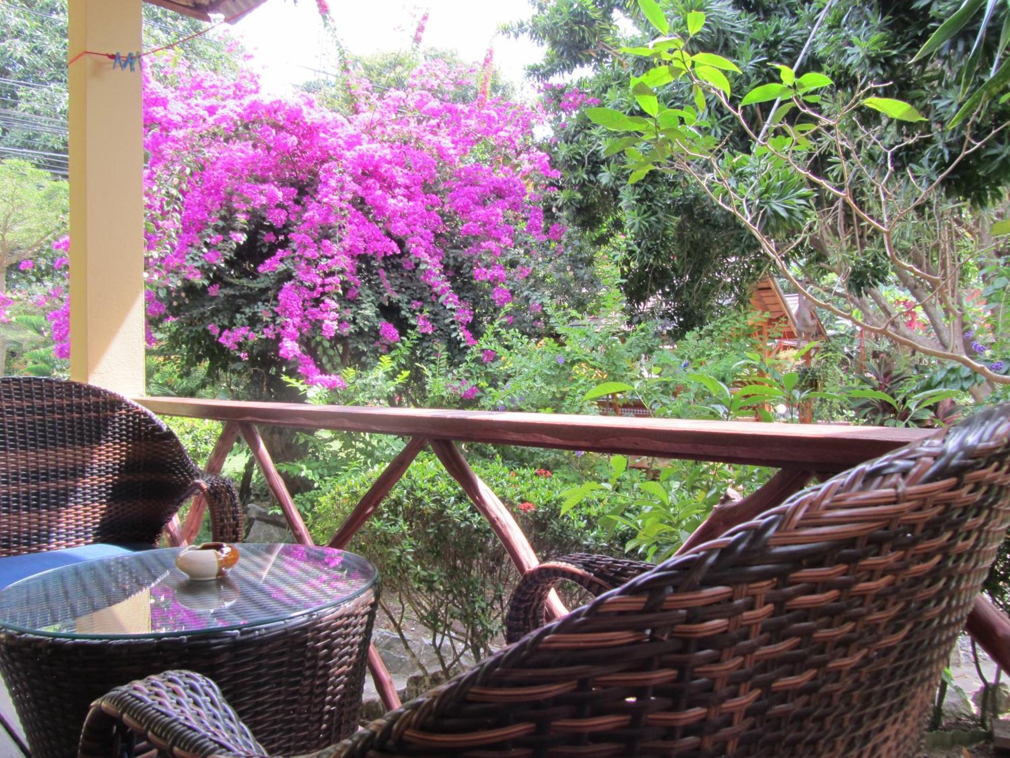 Flower Paradise Bungalows & Swiss Restaurant Roestiland Lamai Beach  Cameră foto